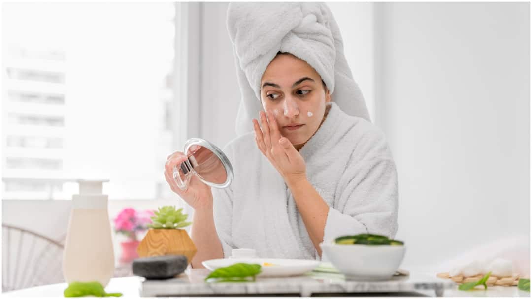 Look 25 Even at 40 With These Simple Home Remedies Natural Face Tightening Remedies Younger Looking Skin : ఈ ఇంటి చిట్కాలతో ముడతలు దూరమై చర్మం బిగుసుకుంటుంది.. 40 ఏళ్ల వయసులో కూడా 25 ఏళ్లలా కనిపిస్తారు