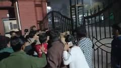 ग्रेटर नोएडा: मंगलमय कॉलेज के मेस में मिला कीड़े वाला खाना, देखते ही छात्रों ने शुरू किया हंगामा