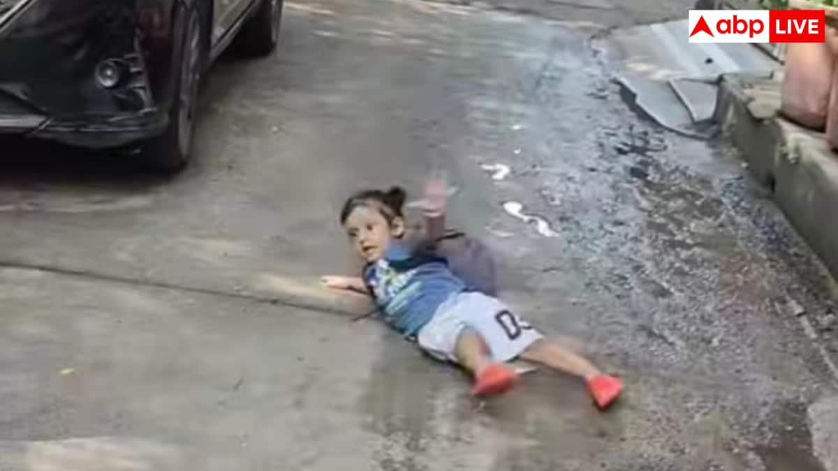 बच्चा है या ढोलक, बस लुढ़का ही जा रहा है... मासूम का वीडियो देख छूट जाएगी हंसी