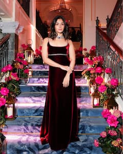 क्रिसमस पर दिखना है ग्लैमरस, तो इन एक्ट्रेसेस के रेड ड्रेस लुक्स करें ट्राई