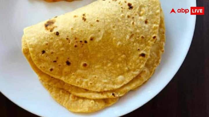 ભારતીય ભોજન સામાન્ય દેખાય છે. પરંતુ તેમાં કાર્બોહાઇડ્રેટ વધારે હોય છે. ખાસ કરીને ભાત, રિફાઇન્ડ લોટની રોટલી, તળેલા શાક અને મીઠી ચા. આ બ્લડ શુગરને ઝડપથી વધારવામાં મદદ કરે છે. આ ખોરાકમાં ફાઇબર અને પ્રોટીનની અછત હોવાને કારણે શુગર લેવલ અચાનક વધી શકે છે.