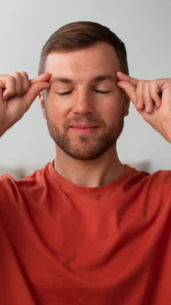 आंखों को आराम देने के लिए रोज करें ये एक्सरसाइज