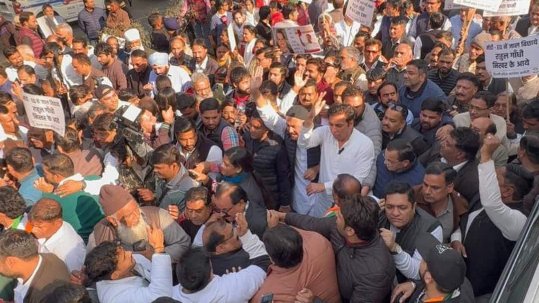 Congress protests ED action in National Herald case with march and demonstration outside BJP office in Delhi ann नेशनल हेराल्ड मामले में कोर्ट के फैसले के बाद कांग्रेस का शक्ति प्रदर्शन, BJP मुख्यालय के बाहर हंगामा