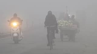 Delhi Chokes Under ‘Severe’ Air As AQI Nears 450; Dense Fog Triggers Red Alert In UP