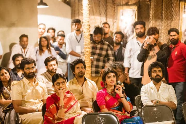 1960களின் வரலாற்றுப் பின்னணியில், ஒரு மாறுபட்ட களத்தில் தமிழின் பெருமை சொல்லும் படைப்பாக உருவாகியுள்ள இப்படம், வரும் 2026 பொங்கல் வெளியீடாக ஜனவரி 14 ஆம் தேதி உலகமெங்கும் வெளியாகிறது.