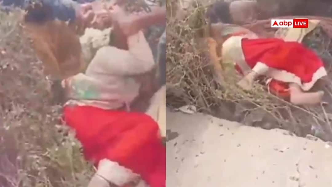 Gorakhpur mid day meal controversy worms in raw ration fight between principal and cook video viral ann गोरखपुर में मिड-डे मील के कीड़े वाले राशन पर हंगामा, प्रधानाध्यापिका और रसोइया के बीच मारपीट