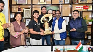 सैयद मुश्ताक अली ट्रॉफी: झारखंड की टीम से मिले CM हेमंत सोरेन, पहली बार खिताब जीतने पर दी बधाई