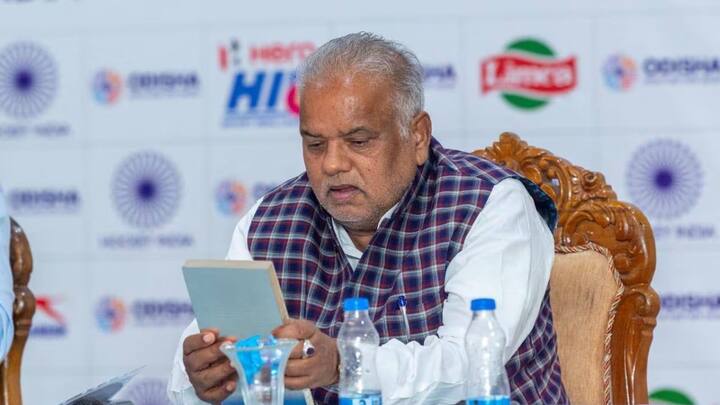 परिवहन मंत्री श्रवण कुमार ने विभागीय समीक्षा बैठक में यह आदेश जारी किया. विभाग के अनुसार बिहार में हर महीने करीब 55000 से ज्यादा ड्राइविंग लाइसेंस के आवेदन आते हैं. बढ़ते दबाव को देखते हुए इस प्रक्रिया में तेजी लाने का फैसला लिया गया है.