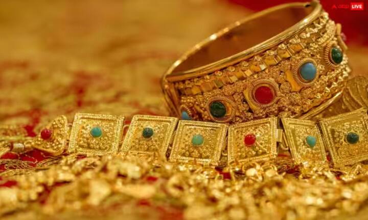 ਤੁਸੀਂ 2026 ਦੇ ਪਹਿਲੇ ਦਿਨ ਵੀ ਸੋਨਾ ਖਰੀਦ ਸਕਦੇ ਹੋ। ਵੀਰਵਾਰ ਨੂੰ ਸੋਨਾ ਖਰੀਦਣ ਨਾਲ ਖੁਸ਼ਹਾਲੀ ਵਧਦੀ ਹੈ।