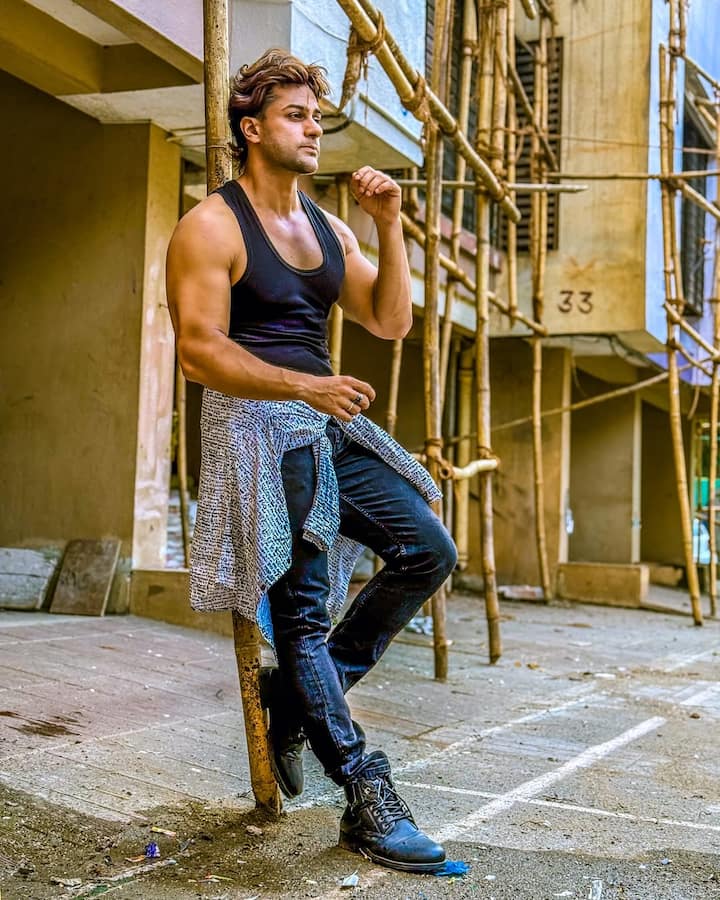 टाइम्स नाउ से बात करते हुए एक्टर ने कहा,'मेरे करीबी नहीं चाहते हैं कि मैं सिंगल रहूं. मेरी लाइफ में एक फेज आएगा. इसलिए मैं स्ट्रेस में हूं.'