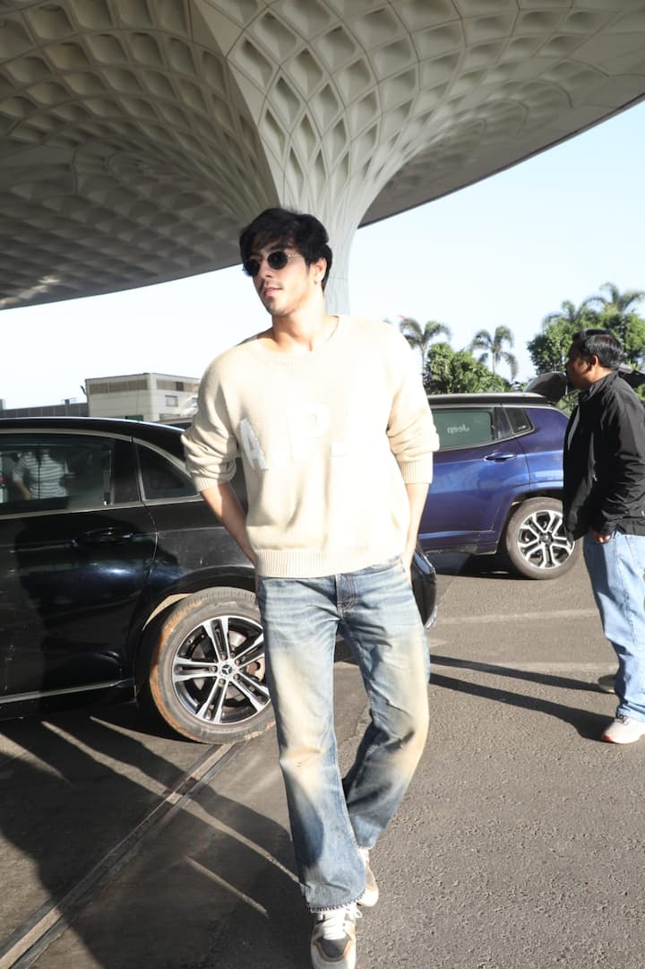 इस दौरान काफी कंफर्टेबल और कूल अंदाज में दिखे और अपने जबरदस्त लुक से सबकी नजरे खींची.