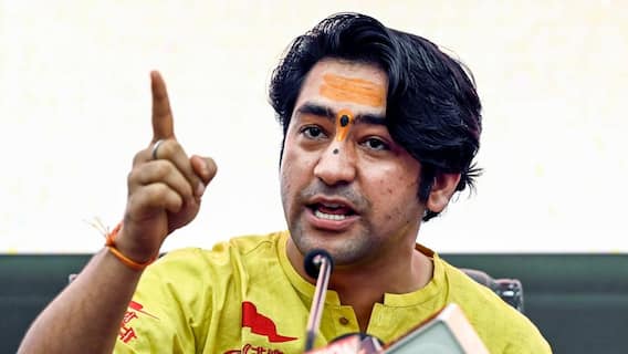 CM नीतीश कुमार के हिजाब विवाद पर बाबा बागेश्वर धीरेंद्र शास्त्री का बड़ा बयान, 'जो कुछ हुआ वो...'