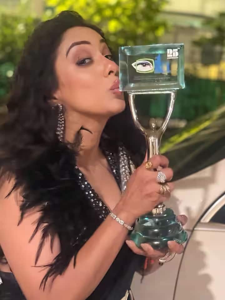 ITA Awards 2025: રૂપાલી ગાંગુલીએ સ્ટાર પ્લસના લોકપ્રિય શો અનુપમામાં મુખ્ય ભૂમિકા ભજવીને ખૂબ જ લોકપ્રિયતા મેળવી છે. તેમનો શો ઘણીવાર ટીઆરપી ચાર્ટમાં ટોચ પર રહે છે.