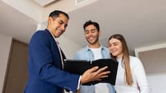 रेंट एग्रीमेंट खत्म होने के बाद भी मकान नहीं खाली कर रहा किराएदार, ये कदम उठा सकते हैं मकान मालिक