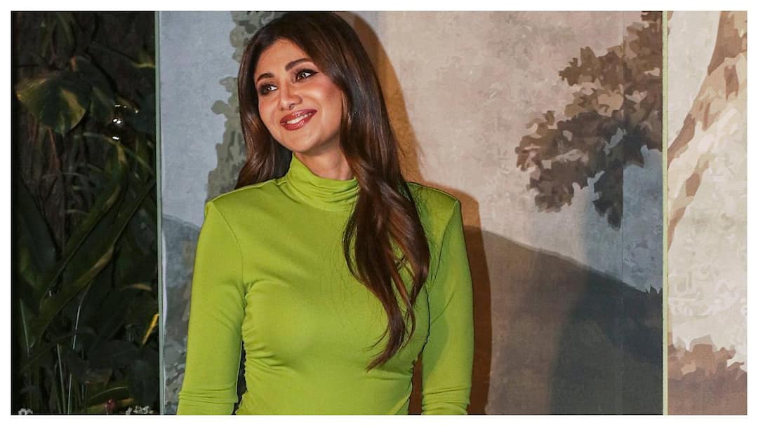Shilpa Shetty Clarifies Her Stand Amid Tax Probe: ‘Almost ₹20 Cr Loaned, Still Unpaid’ Shilpa Shetty Clarifies Her Stand Amid Tax Probe: ‘Almost ₹20 Cr Loaned, Still Unpaid’