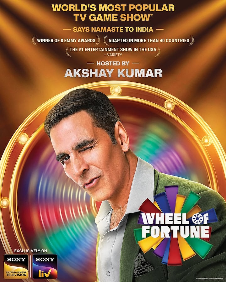 60 देशों में पॉपुलर इस शो में प्लेयर्स कैटिगरी के हिसाब से सवाल चुन सकते हैं. इसके बाद सवाल से जुड़ा पजल स्क्रीन पर नजर आएगा और प्लेयर्स को इसे सॉल्व कर प्राइज मनी अपने नाम करना है. अक्षय कुमार के 'व्हील ऑफ फॉरच्यून' का फॉर्मेट कुछ इसी तरह होने वाला है.