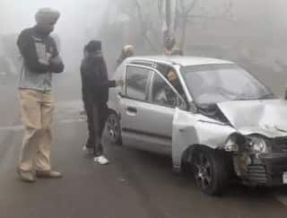 ਅਜਨਾਲਾ 'ਚ ਧੁੰਦ ਕਾਰਨ ਸਕੂਲ ਵੈਨ ਤੇ ਕਾਰ ਦੀ ਟੱਕਰ, ਮੱਚ ਗਈ ਹਫੜਾ-ਦਫੜੀ; ਬੱਚਿਆਂ ਨੂੰ ਲੱਗੀਆਂ ਸੱਟਾਂ