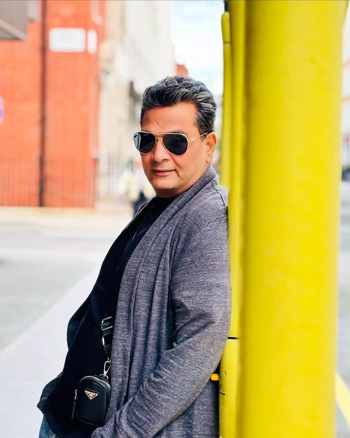 फिल्म 'गैंग्स ऑफ वासेपुर' से नवाजुद्दीन सिद्दकी, पंकज त्रिपाठी, ऋचा चड्ढा, हुमा कुरैशी, जयदीप अहलावत, राजकुमार राव, जीशान कादरी जैसे कलाकार जुड़े. जिसे सभी ऑडियंस ने जमकर प्यार किया. फिल्म ने बॉक्स ऑफिस पर शानदार कमाई की थी. खासकर ये दो पार्ट में बनी थी. वहीं पहसे पार्टने भारत में करीब 25-26 करोड़ रुपये और दूसरे ने लगभग 18-19 करोड़ रुपये कमाए, जिससे दोनों का टोटल कलेक्शन लगभग 45 करोड़ रुपये रहा.