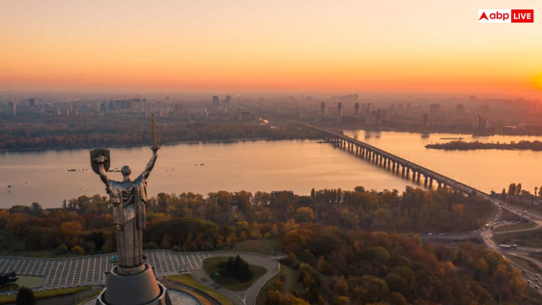 Azerbaijan salary in Indian rupees know 50000 Azerbaijani Manat in INR Jobs अजरबैजान में सैलरी 50 हजार तो भारत में हो जाएगी इतनी? जानें पूरी डिटेल्स