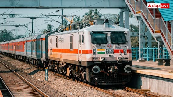 चलती ट्रेन में कैसे बुला सकते हैं मदद, नोट कर लें ये नंबर