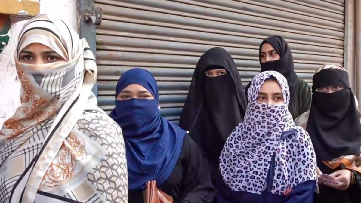 हिजाब पर विवाद और बढ़ा! BJP ने की बैन की मांग तो JDU ने भी क्लियर किया अपना स्टैंड