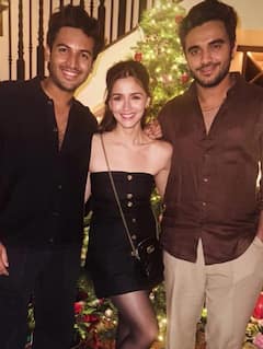 आलिया भट्ट ने अपने नए आशियाने में सेलिब्रेट की प्री-क्रिसमस पार्टी, परिवार संग खूब किया एंजॉय