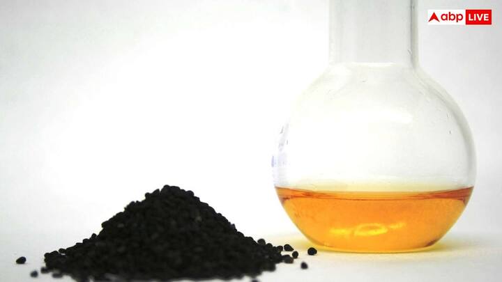 शोध में यह पाया गया कि काला जीरा (Black Cumin) को डाइट में शामिल करने से कोलेस्ट्रॉल और खराब कोलेस्ट्रॉल दोनों ही का स्तर कम होता है, जिससे दिल से जुड़ी बीमारियों को कम करने और उनसे बचने में मदद मिलती है.