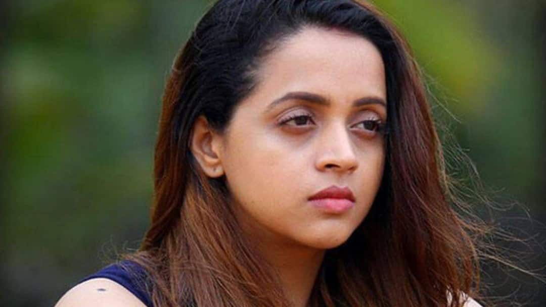 actress Bhavana instagram post Dileep case goes viral Actress Bhavana : தற்கொலை செய்திருக்க வேண்டும்.. என்னை வாழ விடுங்கள்..நடிகை பாவனா பதிவு