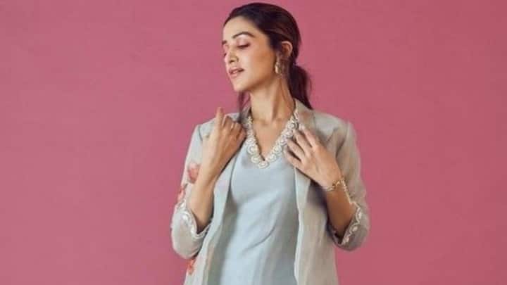Layer Kurtis With Structured Blazers: For a global, office-appropriate look, stack up a minimal kurti with a blunted blazer. The difference between Indian prints and Western tailoring resulting in a refined, modern edge. (Image Source: Pinterest/ Fashiondesigner1992)