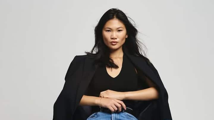 মাত্র ২৪ বছর বয়সে ৯৫ হাজার পাউন্ড জমিয়ে ফেলেছেন মিয়া, ভারতীয় মুদ্রায় যা ১ কোটি টাকার বেশি। একটি পয়সাও এদিক ওদিক করেন না মিয়া। খাবারও খান বুঝেশুনে। তাঁর লক্ষ্য় শুধু একটাই, ৪০ বছর বয়সে অবসর নেওয়ার।