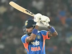 Hardik Pandya : मैदानात गेली, हार्दिक पांड्याने अर्धशतक ठोकताच फ्लाईंग किसही दिली; आता नताशाच्या स्टोरीने वेधलं लक्ष, नेमकं काय केलं?