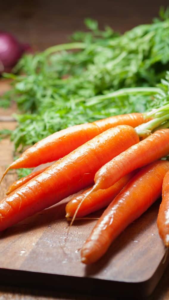 आंखों के लिए रोज खाएं ये लाल चीज