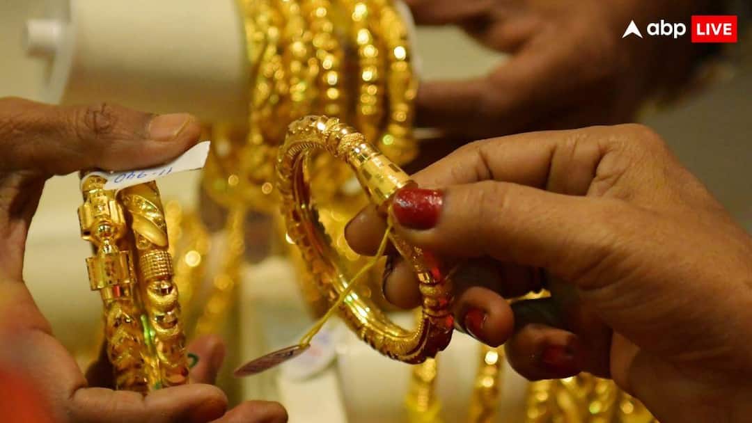 हफ्तेभर में 12000 रुपये कम हुई सोने की कीमत, चांदी भी 3000 रुपये हुई सस्ती; जानें आज का ताजा भाव Gold and Silver Price Today know the latest rate gold price has decreased by 12000 this week हफ्तेभर में 12000 रुपये कम हुई सोने की कीमत, चांदी भी 3000 रुपये हुई सस्ती; जानें आज का ताजा भाव