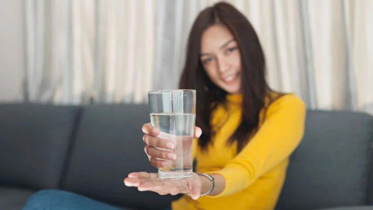 Winter Dehydration: அய்யய்யோ.. குளிர்காலத்தில் தண்ணீர் குடிக்காமல் இருந்தால் இவ்வளவு பிரச்னையா?