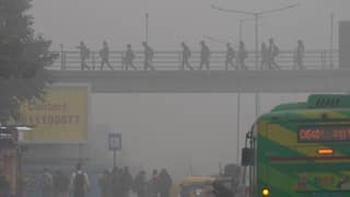 Dense Fog Shrouds Delhi Amid Orange Alert; AQI Remains ‘Very Poor’