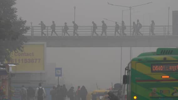 Dense Fog Shrouds Delhi Amid Orange Alert; AQI Remains ‘Very Poor’