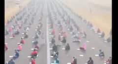 Sambalpur : चक्क विमानाच्या धावपट्टीवर परिक्षा; जागा नसल्याने होमगार्ड पदाच्या परिक्षेसाठी हजारो विद्यार्थी रस्त्यावर, सरकारच्या अकार्यक्षमतेवर टीका