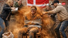 दुनिया की 10 अजीबोगरीब परंपराएं: दालचीनी होली से लेकर मुर्दों का जुलूस तक! देखें फोटो