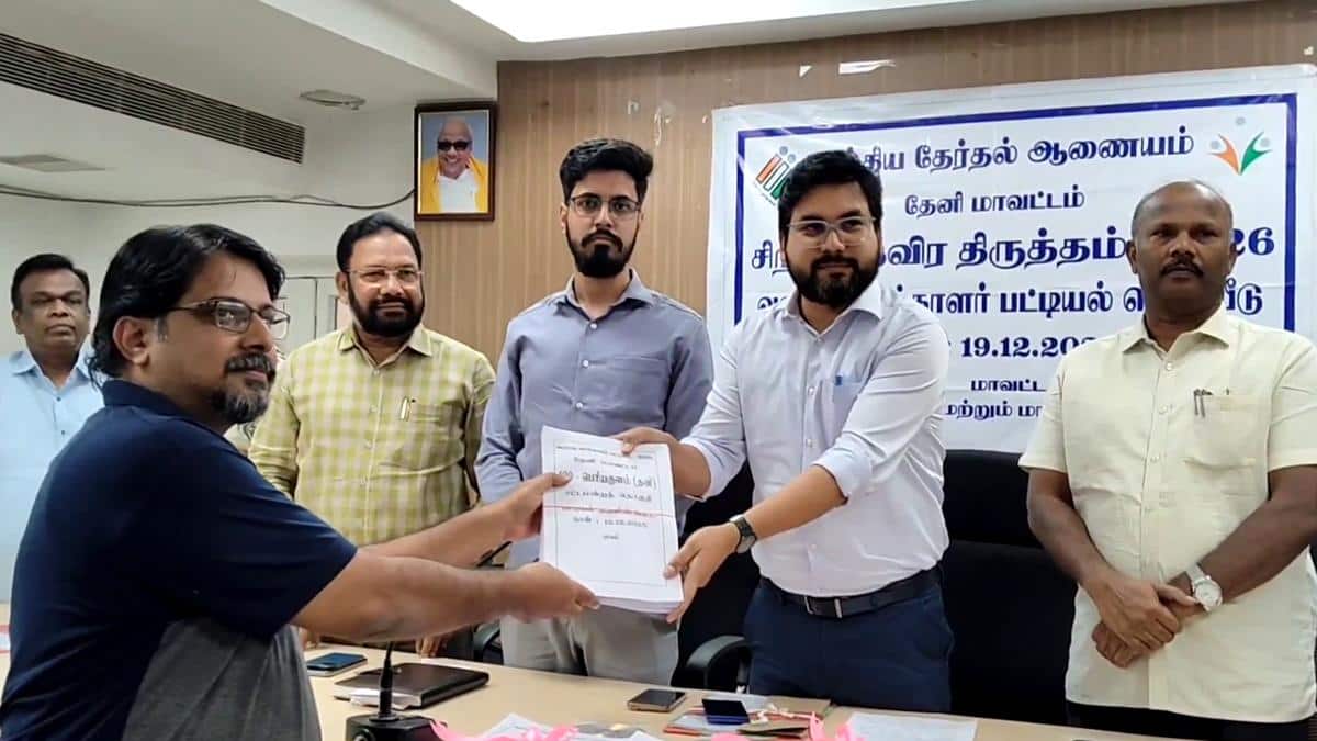 தேனி: அதிர்ச்சி! வரைவு வாக்காளர் பட்டியலில் இத்தனை லட்சம் பேர் நீக்கம்! ஆட்சியர் வெளியிட்ட பரபரப்பு தகவல்!