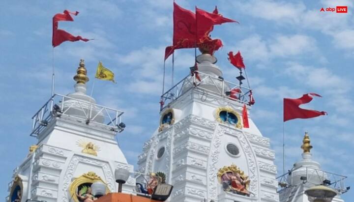 उल्टा स्वास्तिक केवल उन जगहों पर ही बनाया जाना चाहिए जहां इसकी धार्मिक मान्यता हो, जैसे मंदिर या तीर्थ स्थल. घर में उल्टा स्वास्तिक बनाने से पूजा का पूरा लाभ नहीं मिलता है और इसे शुभ भी नहीं माना जाता है.