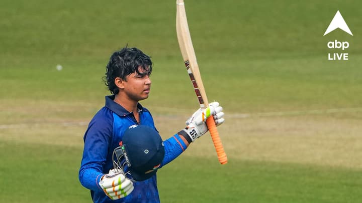 মাত্র ১৪ বছর বয়সে আইপিএলে রাজস্থান রয়্যালসের জার্সিতে অভিষেক ঘটিয়ে তাক লাগিয়ে দিয়েছিল।