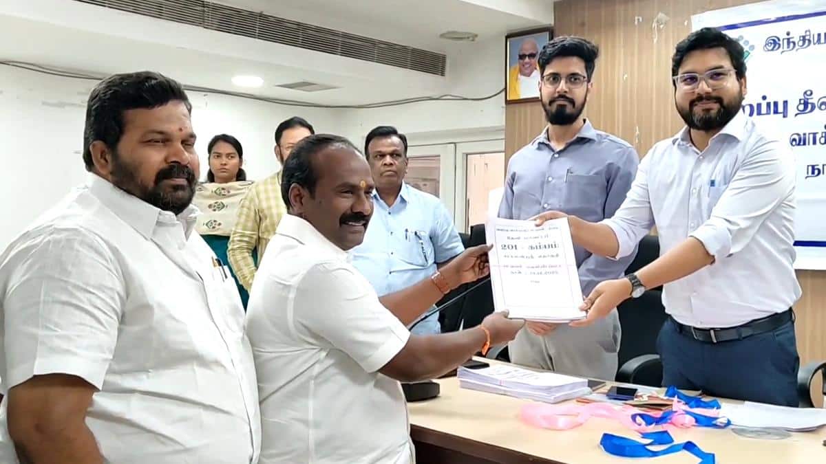 தேனி: அதிர்ச்சி! வரைவு வாக்காளர் பட்டியலில் இத்தனை லட்சம் பேர் நீக்கம்! ஆட்சியர் வெளியிட்ட பரபரப்பு தகவல்!