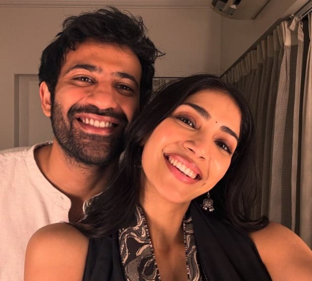 आर्यमन और योगिता दोनों ने इसी साल सगाई भी कर ली है और अब दोनों साथ में रहते है.