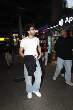 एयरपोर्ट पर लगा बॉलीवुड सेलेब्स का तांता, कार्तिक आर्यन से तृप्ति डिमरी तक ये सितारे हुए स्पॉट