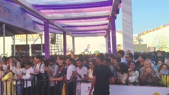 पुण्यातील फर्ग्युसन महाविद्यालयात आयोजित परराष्ट्रमंत्री एस जयशंकर यांच्या कार्यक्रमाला मैदानात मोठी गर्दी झाली होती.