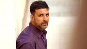 ‘खिलाडी’ म्हणून ओळखला जाणारा अक्षय कुमार आपल्या दमदार अभिनयाने आणि वेगवेगळ्या भूमिकांमुळे जगभरात लोकप्रिय आहे. आता तो तब्बल 60 देशांमध्ये लोकप्रिय असलेल्या रिअॅलिटी शोचा होस्ट होणार आहे. या घोषणेनंतर अक्षयच्या चाहत्यांमध्ये प्रचंड उत्साह पाहायला मिळतोय.