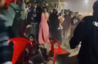 Bangladesh Crisis: બાંગ્લાદેશમાં 'તાલિબાની' આતંક? હિજાબ વગરની મહિલાઓ પર તૂટી પડ્યું ટોળું! જુઓ વીડિયો