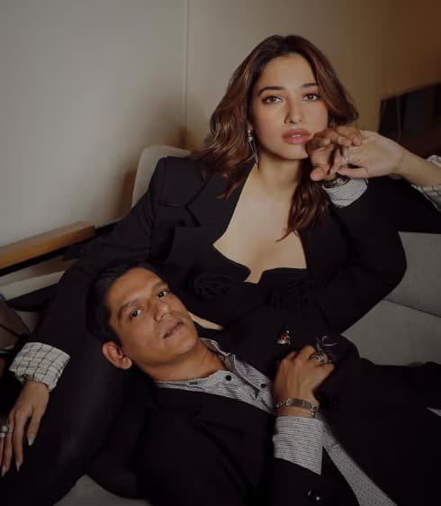 तमन्ना भाटिया और विजय वर्मा एंटरटेनमेंट इंडस्ट्री के पसंदीदा कपल्स में से एक थे, लेकिन साल 2025 की शुरुआत में उनके ब्रेकअप की खबरें सामने आईं. दोनों 2023 में एक फिल्म की शूटिंग के दौरान करीब आए थे और रैप-अप पार्टी के बाद डेट करने लगे थे. हालांकि रिपोर्ट्स के मुताबिक, अलग होने के बाद भी दोनों के बीच सब कुछ ठीक है और वो अब अपने-अपने काम और करियर पर फोकस कर रहे हैं.