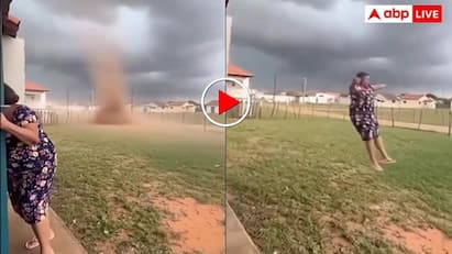 Video: घर के बाहर खड़ी महिला को उड़ा ले गया तेज रफ्तार हवा का बवंडर- वीडियो देख कांप उठेगा कलेजा