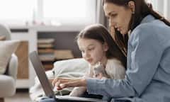 बचपन से पैसों की समझ क्यों जरूरी? जानें बच्चों को फाइनेंशियल लिटरेसी सिखाने के आसान तरीके